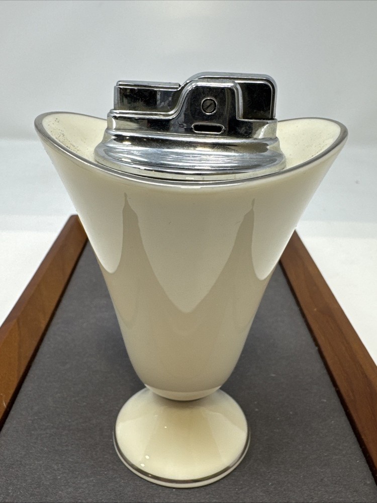 Working Mid-Century Ronson Silver tone Lenox Table lighter
