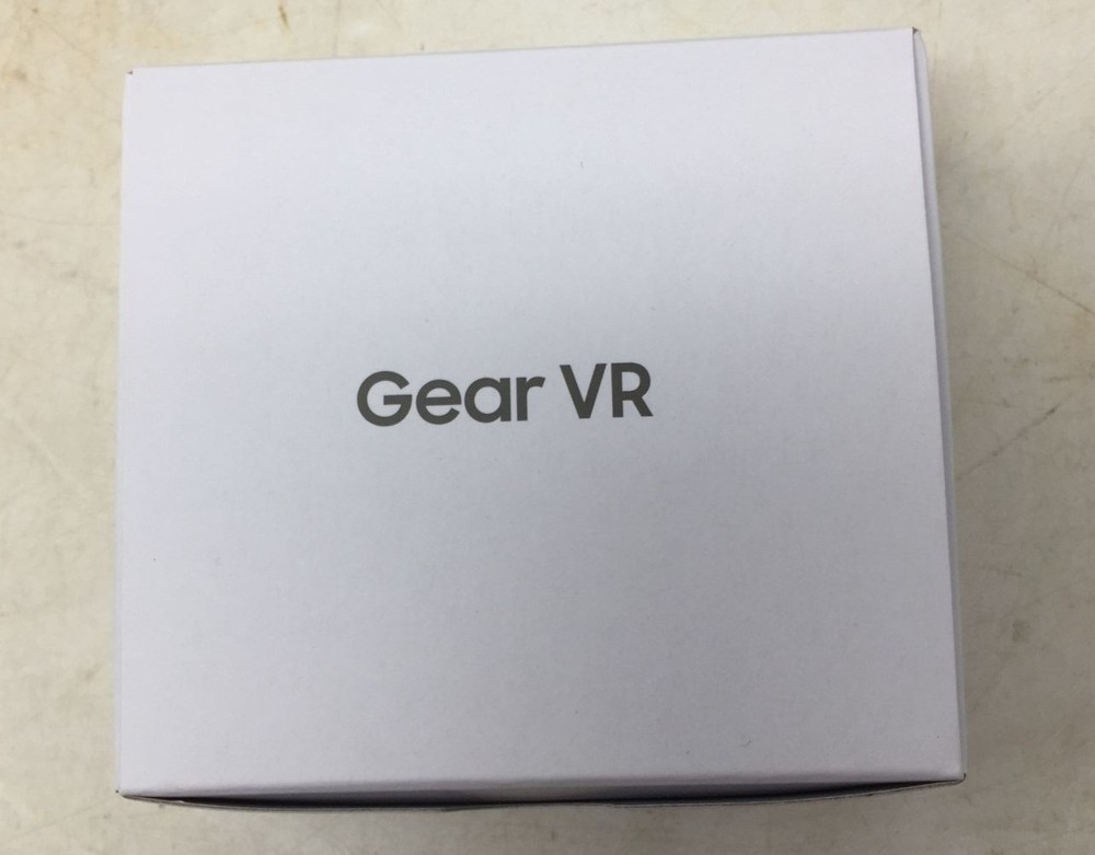 Samsung Gear VR Headset - Powered by Oculus