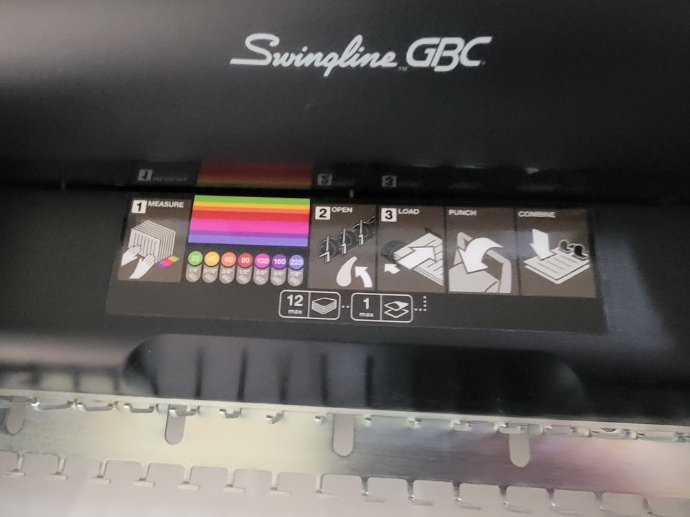 Swingline GBC CombBind C12 GBC Binding Machine Binds up to 225 Sheets WORKS