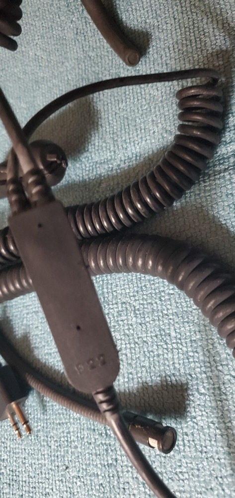 TELEX AVIATION HEAD SET WITH MIC AND REMOTE BUTTON 922