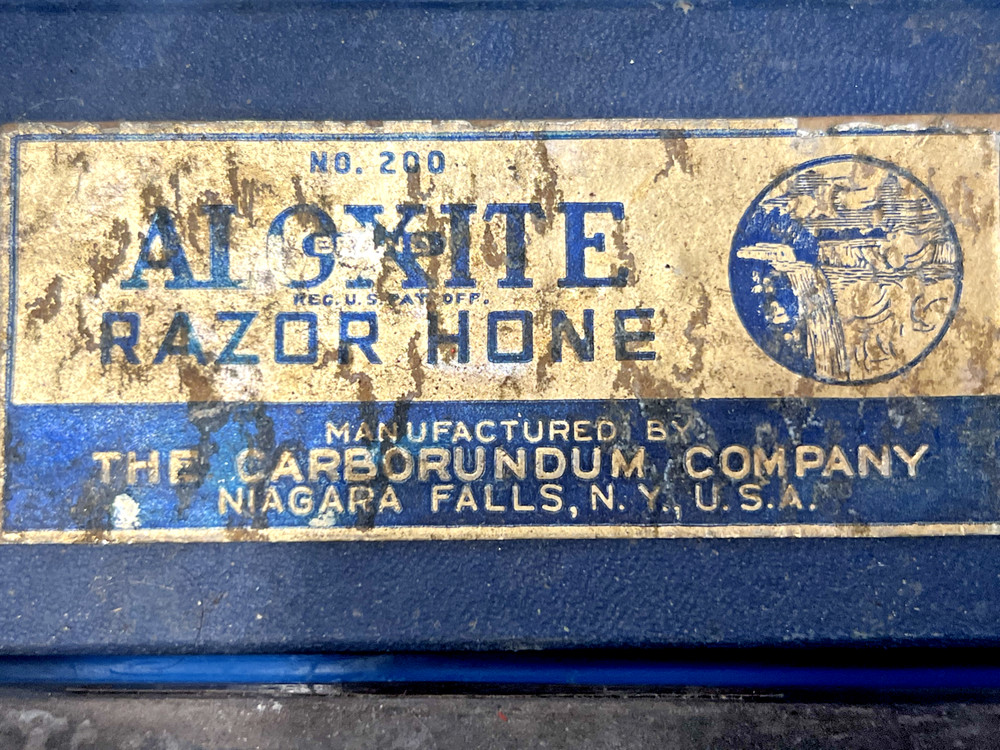Vintage Axolite razor hone #200 in original box