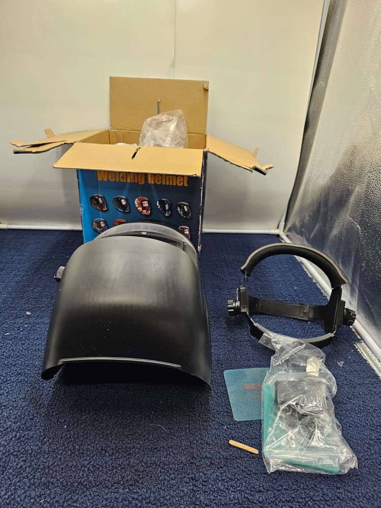 Auto Darkening Welding Helmet Assembly Simple and Compact