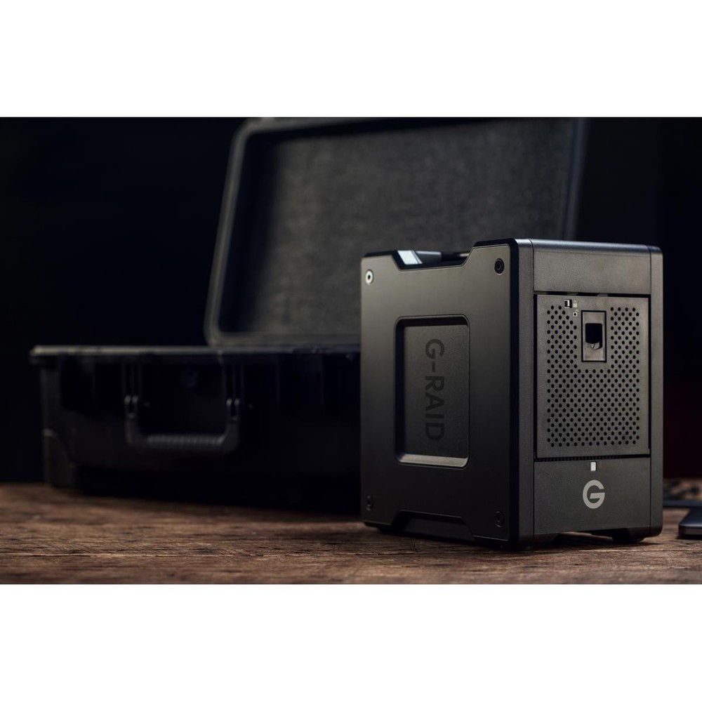 SanDisk Professional G-RAID Shuttle 4-Bay Thunderbolt 3 and USB-C RAID Array wit