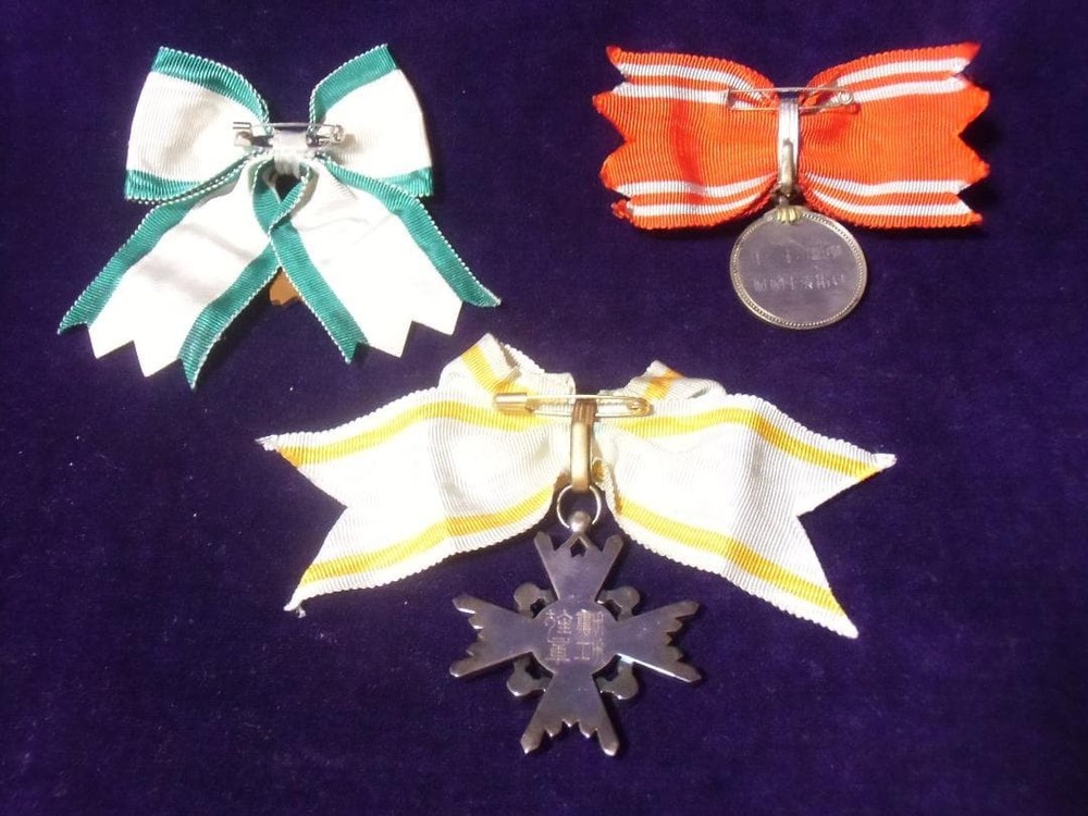 Japanese Military Medals Emblems 3pcs