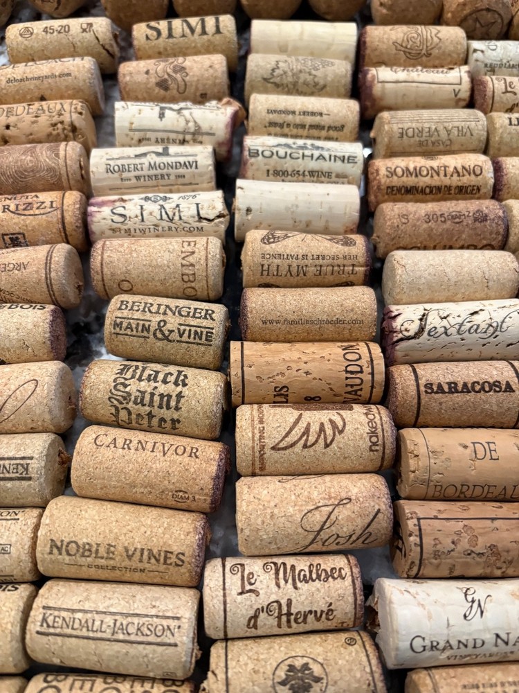 NATURAL & SYNTHETIC Assorted RECYCLED WINE CORKS OVER 320.