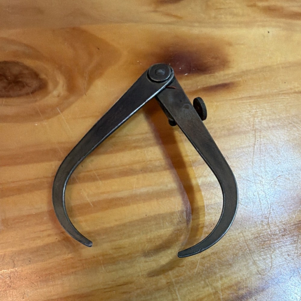 Firm Joint Outside Caliper Machinist Tool with Adjustment Screw