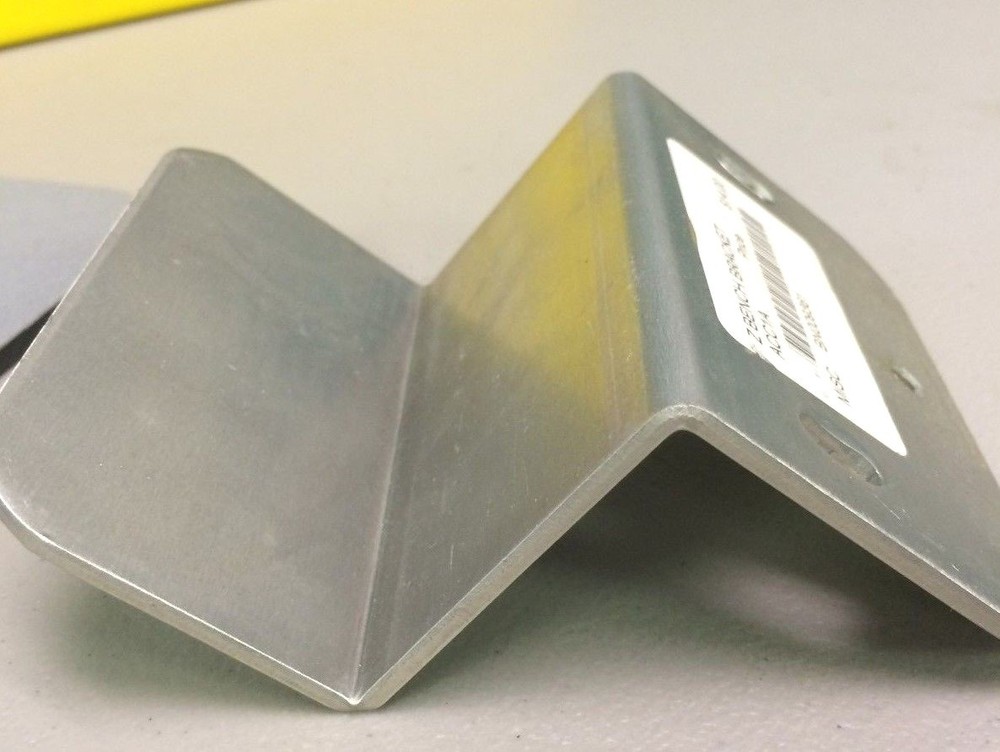 New Acc1A, Z Bench Bracket, Bn009361