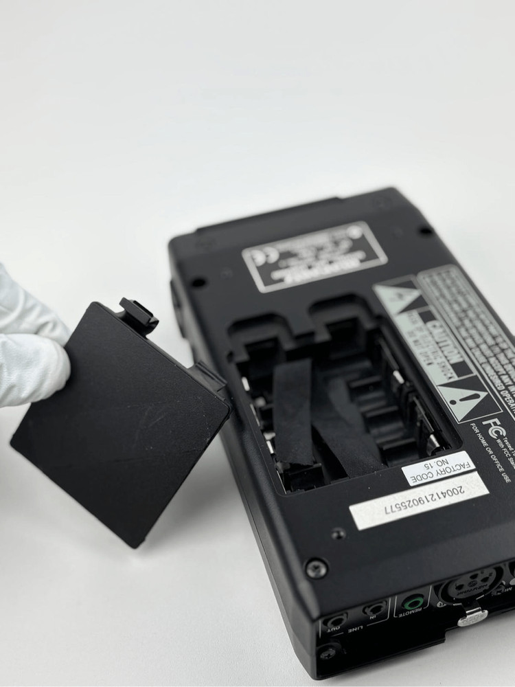 Marantz Professional PMD660 Handheld Solid State Recorder w/ 4 GB Flash Card