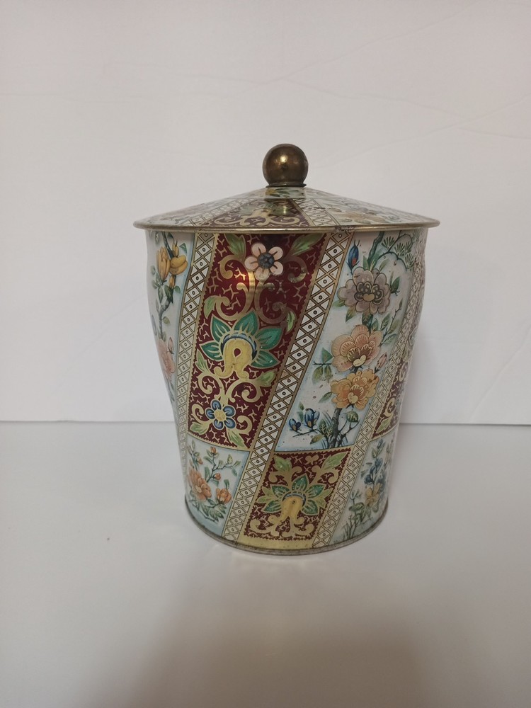 VINTAGE CONTAINER MADE IN ENGLAND TIN CONTAINER WITH LID
