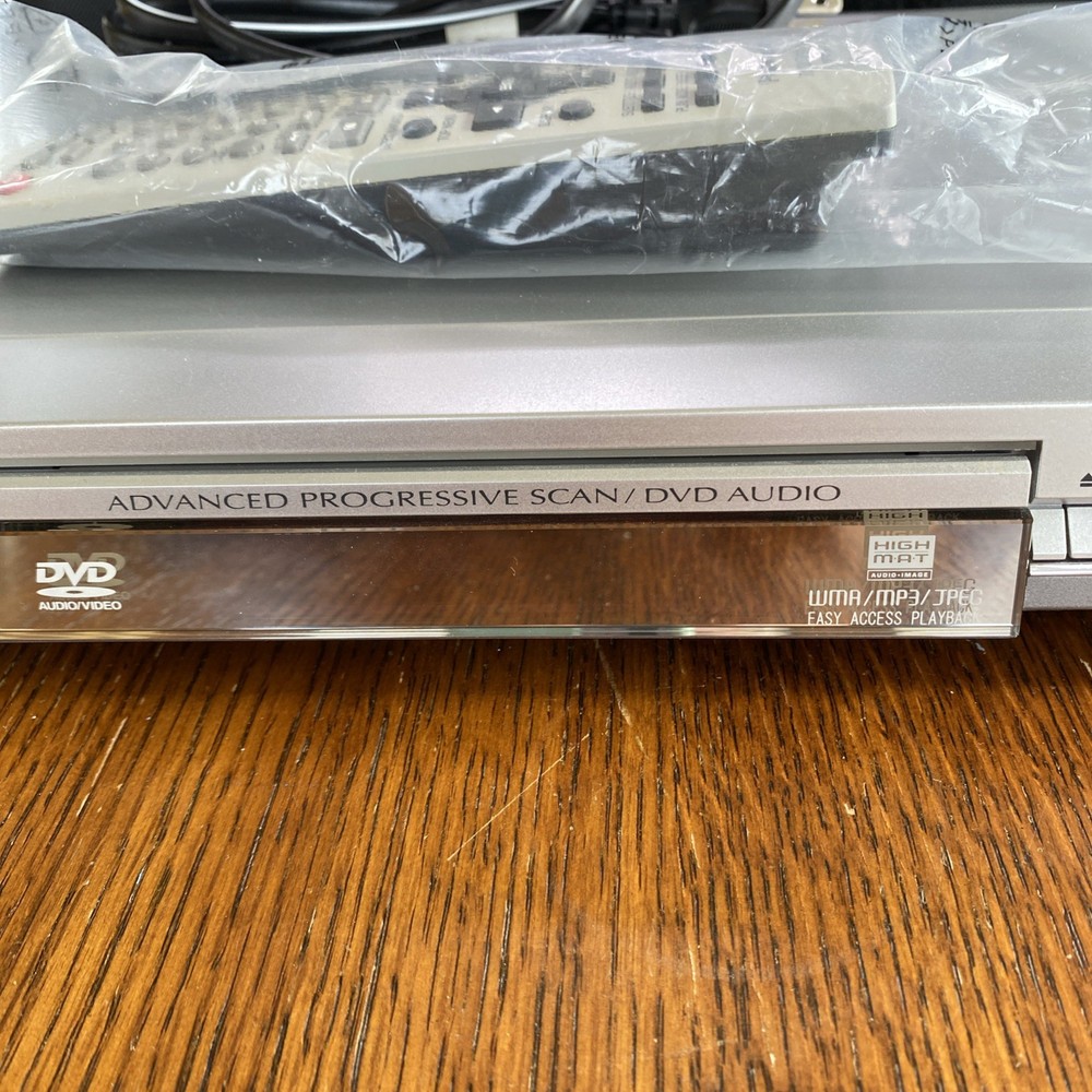 Panasonic DVD-S47 DVD/CD Player Silver Progressive Scan