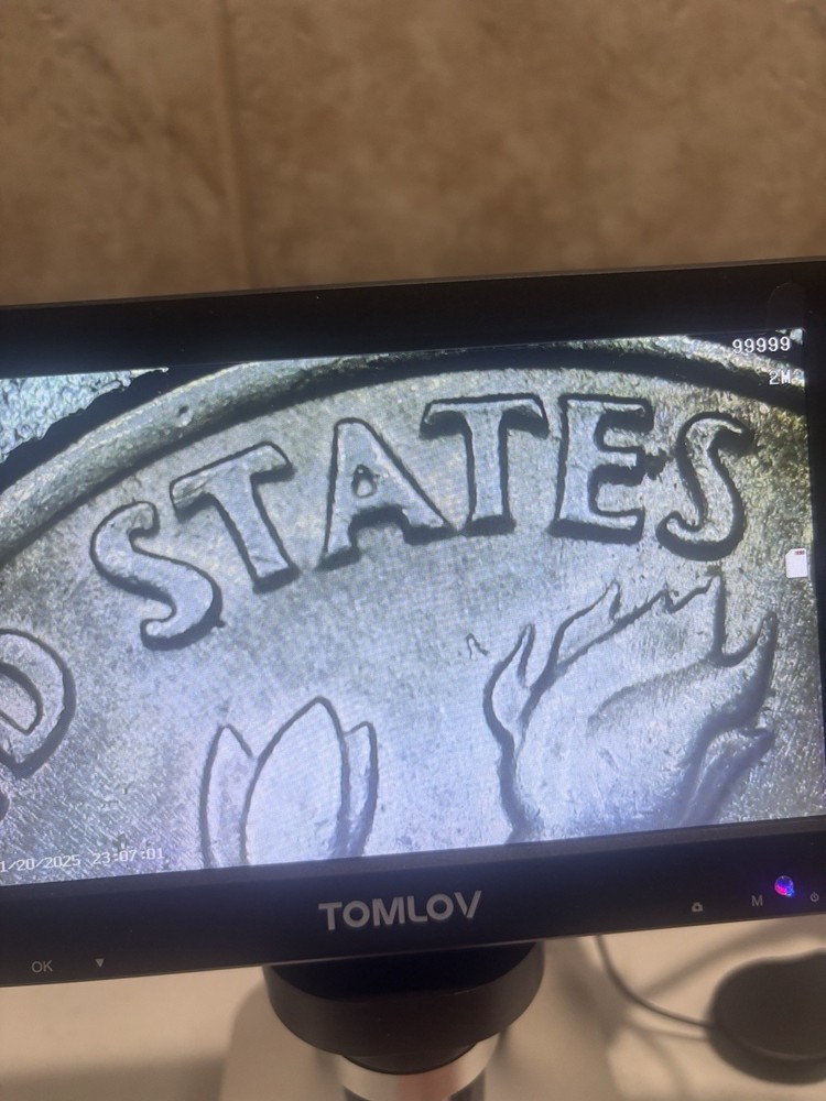 1990 d mint error missing letters and DDR in good condition