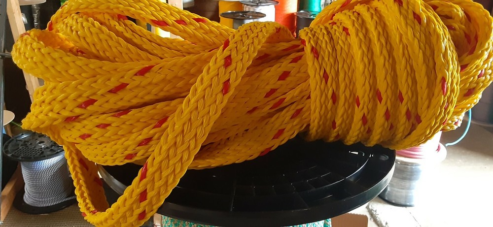 1 1/8 " x 80 ft. Hollow/Flat Braid Polypropylene Rope. Yellow/Red