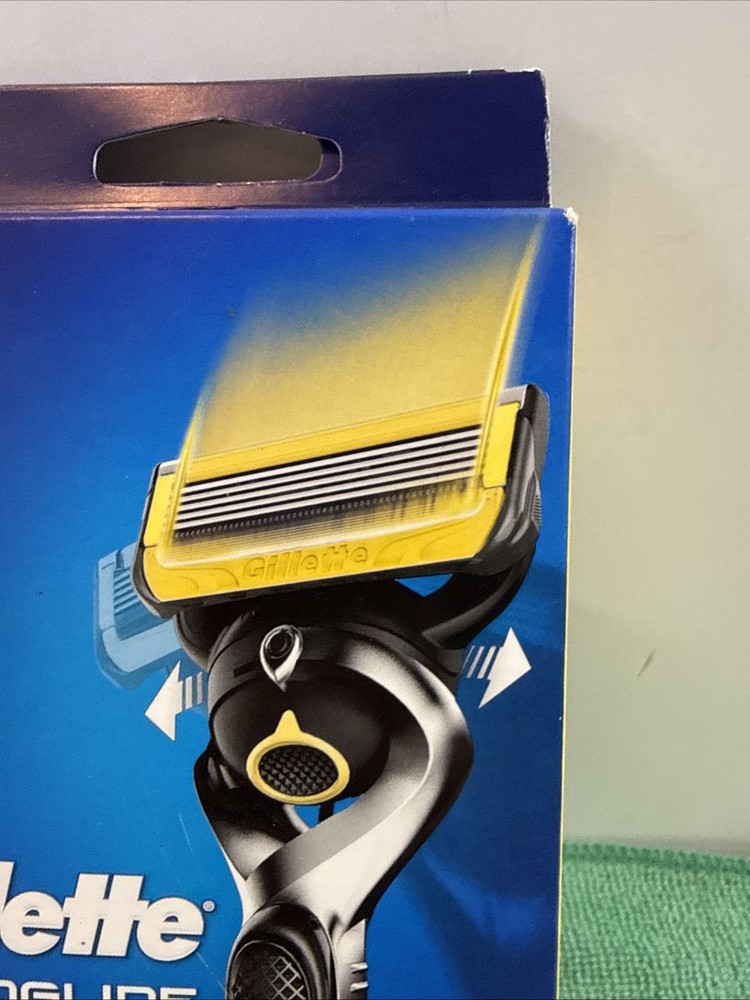 NEW Gillette ProGlide Shield, 1 Razor Handle, 2 Cartridge