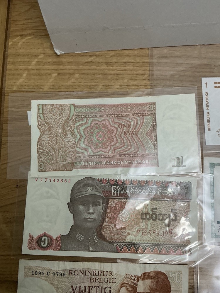 8 Assorted Banknotes Of The World