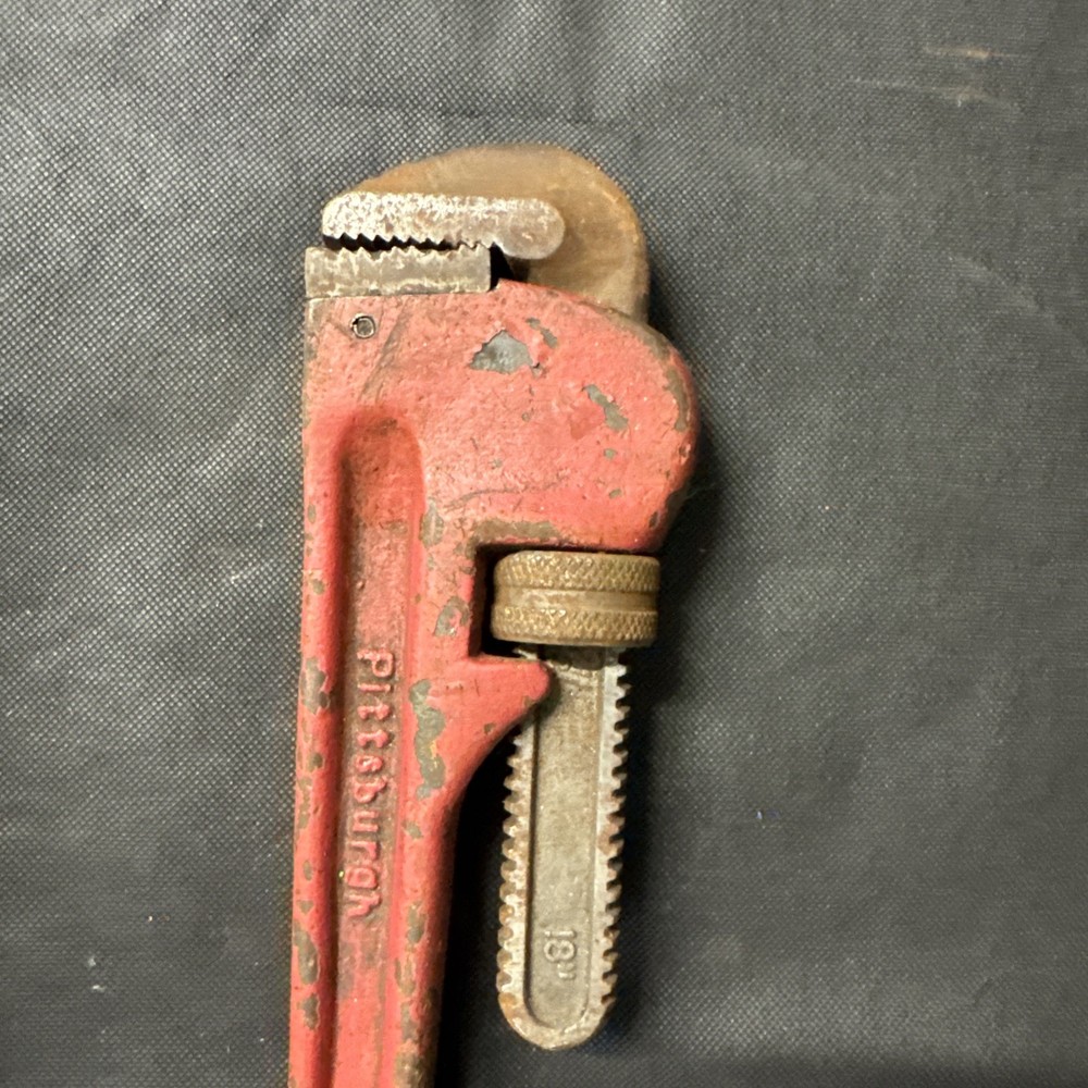 Pittsburgh 18" Pipe Wrench Red