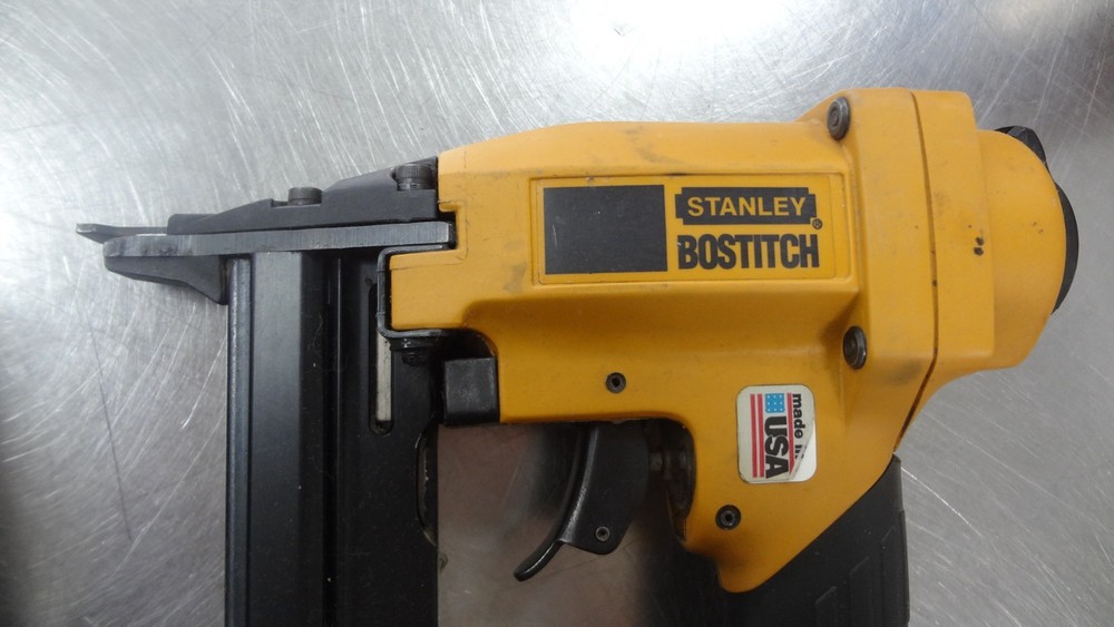 Bostitch S32SX-1 Staple in Case