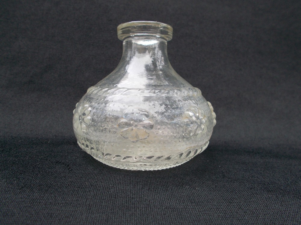 Antique Embossed Daisy Pattern Inkwell/Perfume Glass Bottle