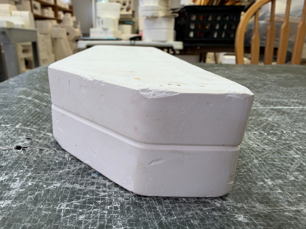 VINTAGE RIVERVIEW CERAMIC MOLD #597 EASEL