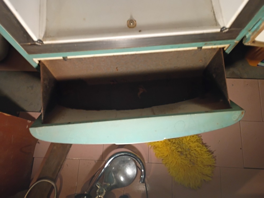 ANTIQUE LEONARD REFRIGERATOR LATE 1947