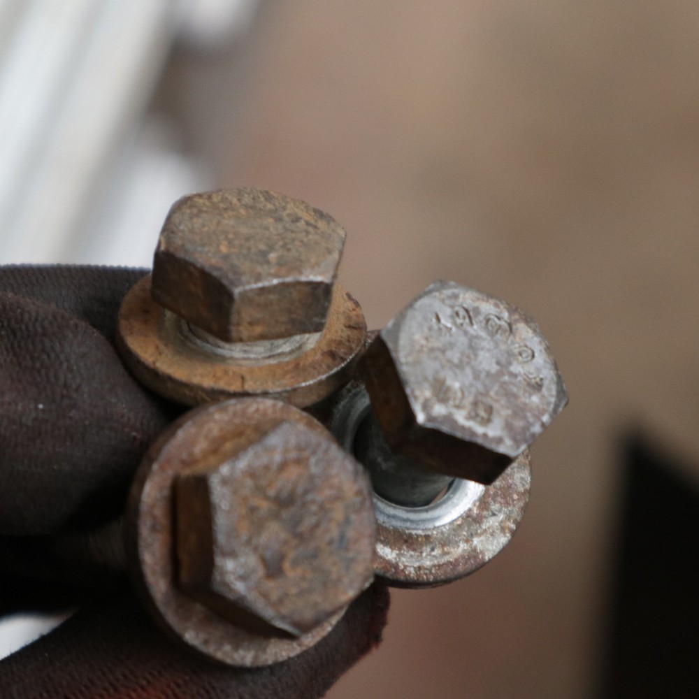 BMW E36 DIFF DIFFERENTIAL MOUNTING BOLTS X3 3 SERIES