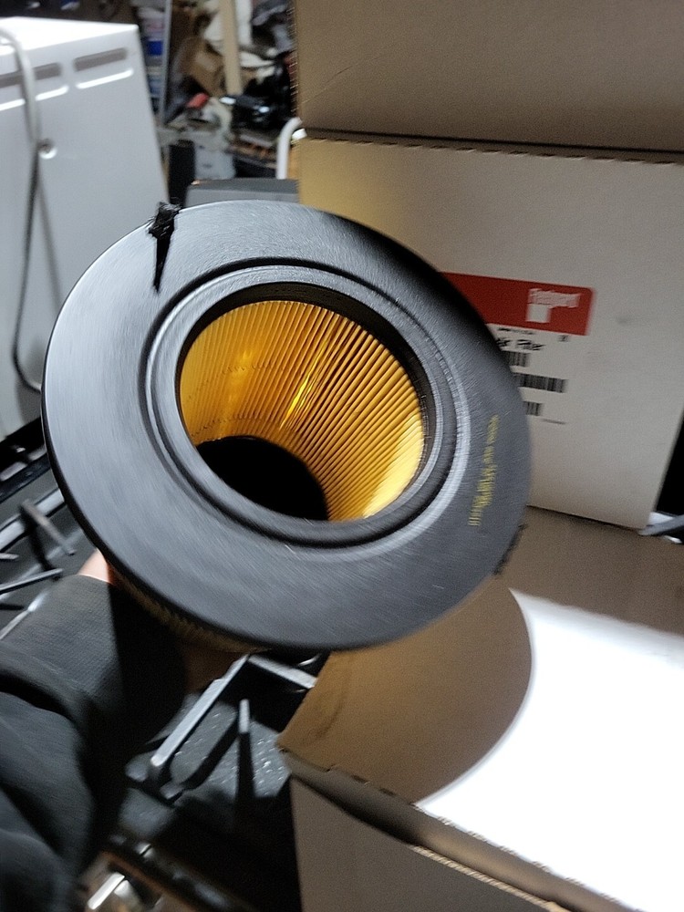 NOS Fleetguard AF25590 Air Filter