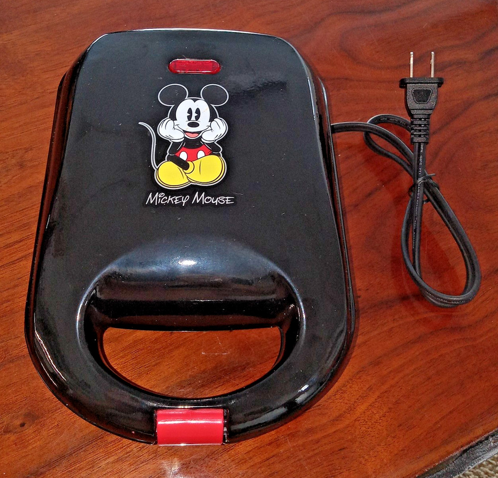 Disney Mickey Mouse Waffle Maker Non-Stick Pan- NEW -Tested and Working DCM-9
