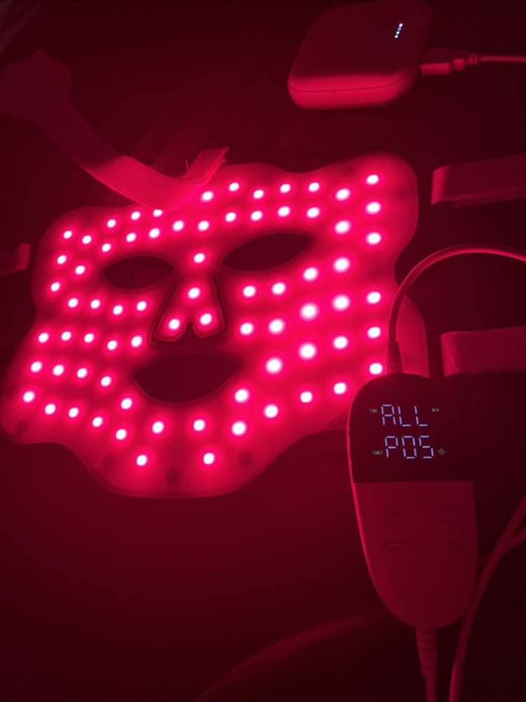 Women’s Red Light Skincare Mask