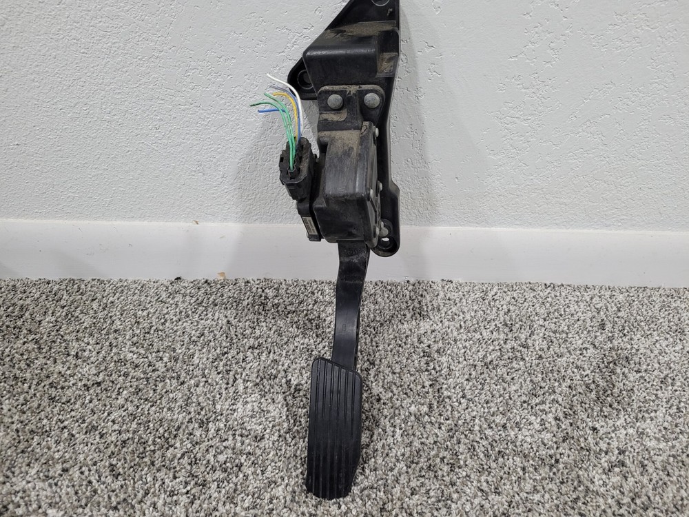 USED & Tested 2007-2009 Kia Rondo Accelerator Pedal Sensor
