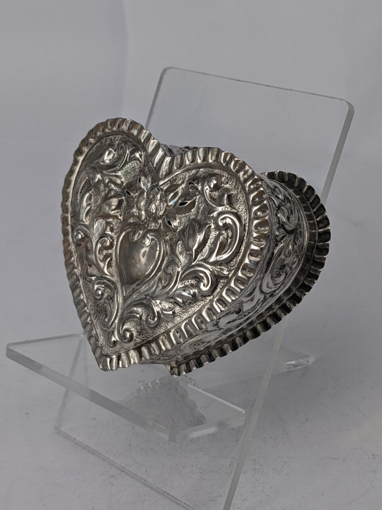 A Victorian solid silver heart shaped box date 1885 Rosenthal, Jacob & Co.