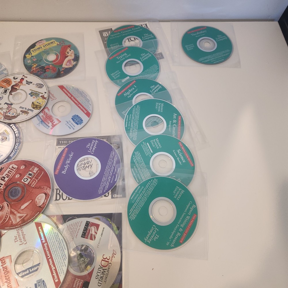 Gateway Software Storage Binder with Games 30+ Discs Oregon Trail, Nickelodeon