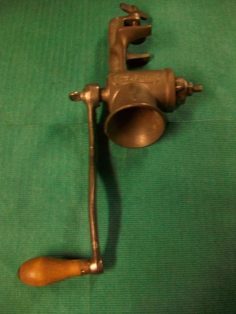 VINTAGE UNIVERSAL NO.1 MEAT GRINDER TABLE TOP MOUNT
