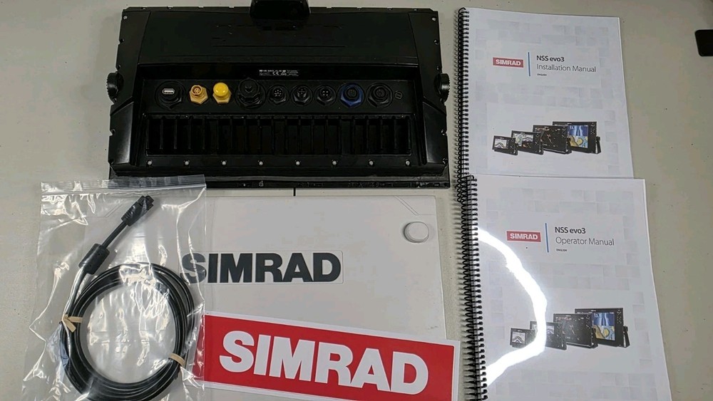 Simrad NSS16 evo3 16” MFD Chartplotter Fishfinder – Excellent Condition_