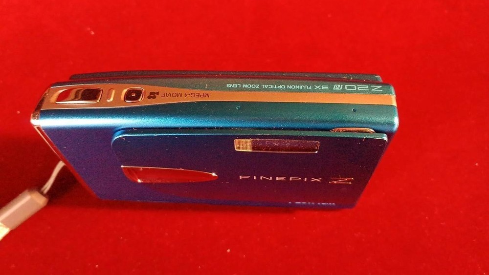 FUJIFILM FINEPIX Z20FD Digital Camera