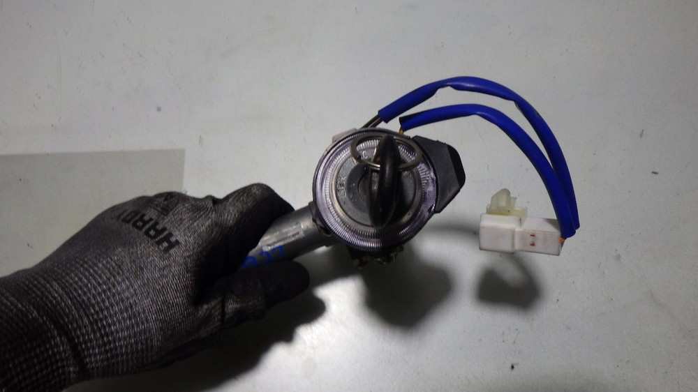 06 KIA SORENTO Ignition W/Key