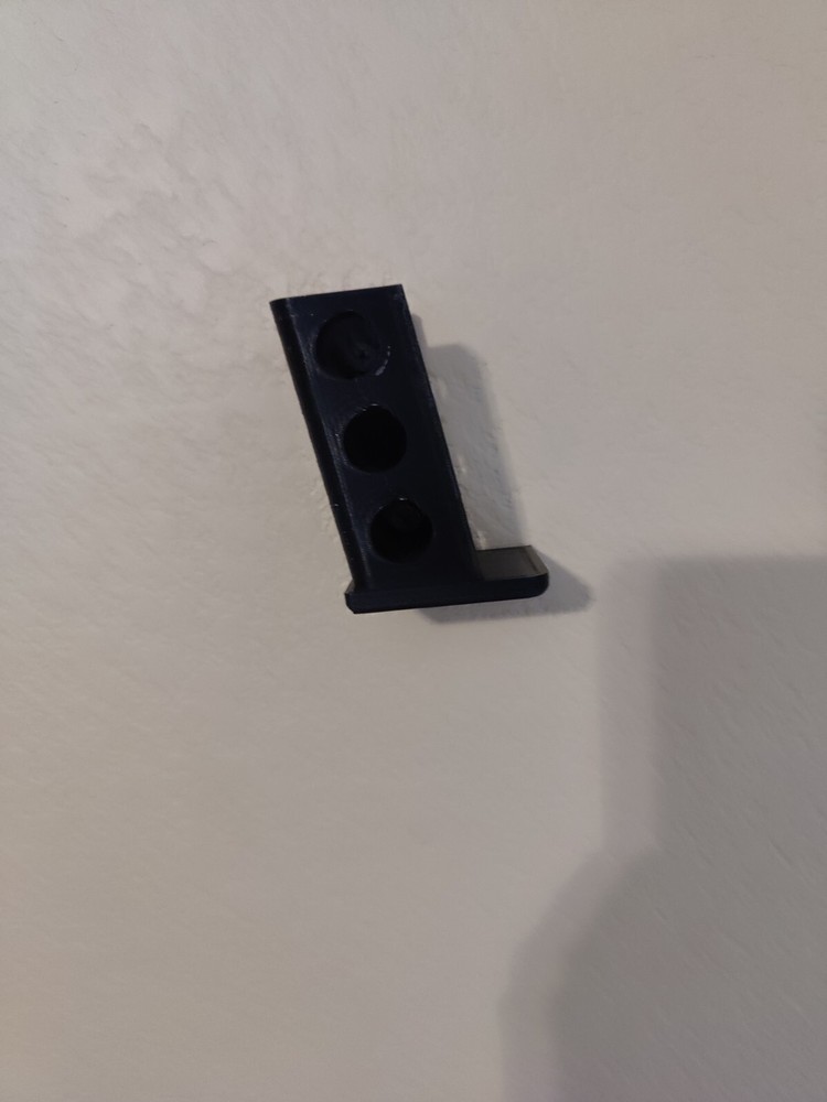 1911 Wall Mount Right Facing