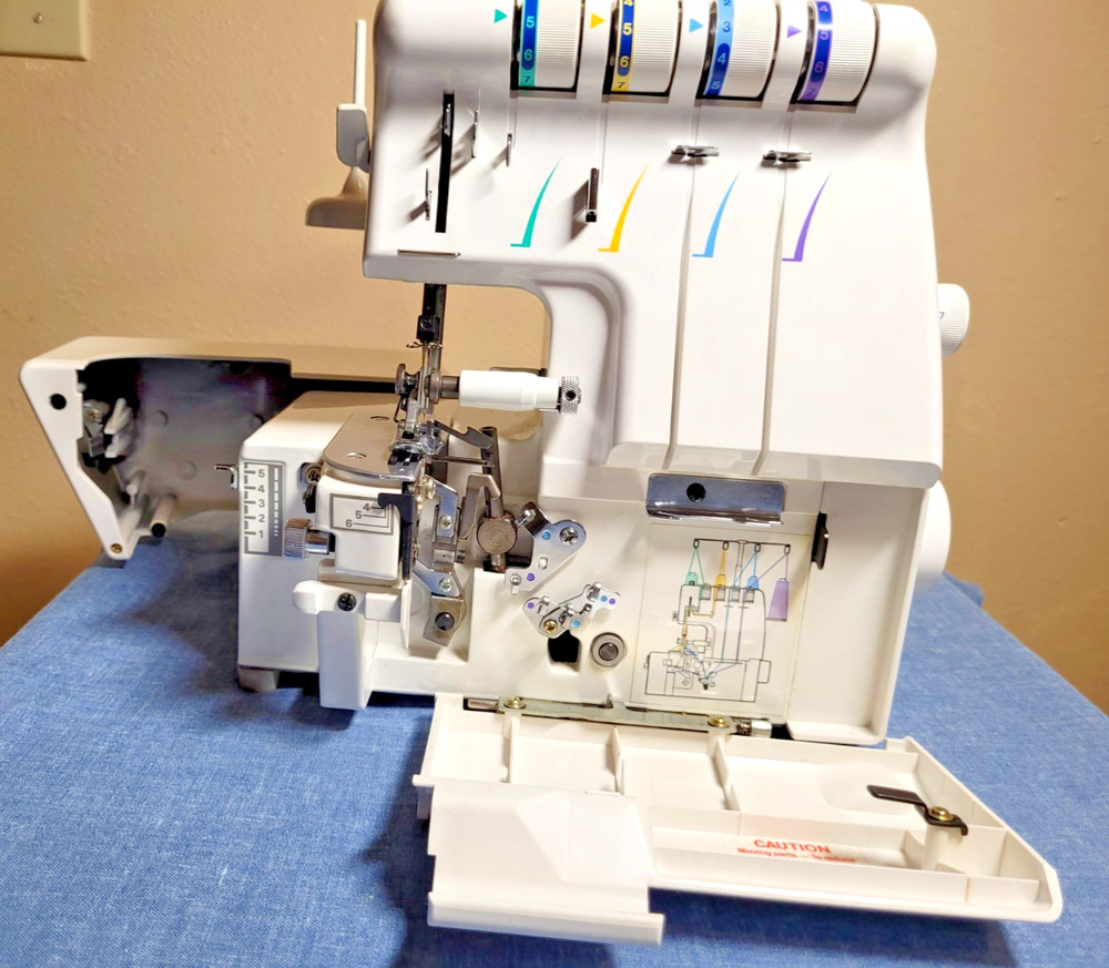 White Speedylock Differential Model 1800 Serger Sewing Machine -TESTED & WORKING