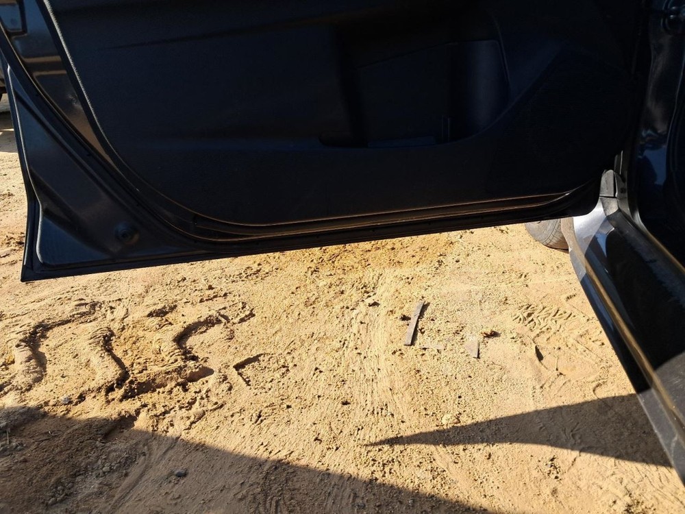 V60 2019 Glove Box 4785945