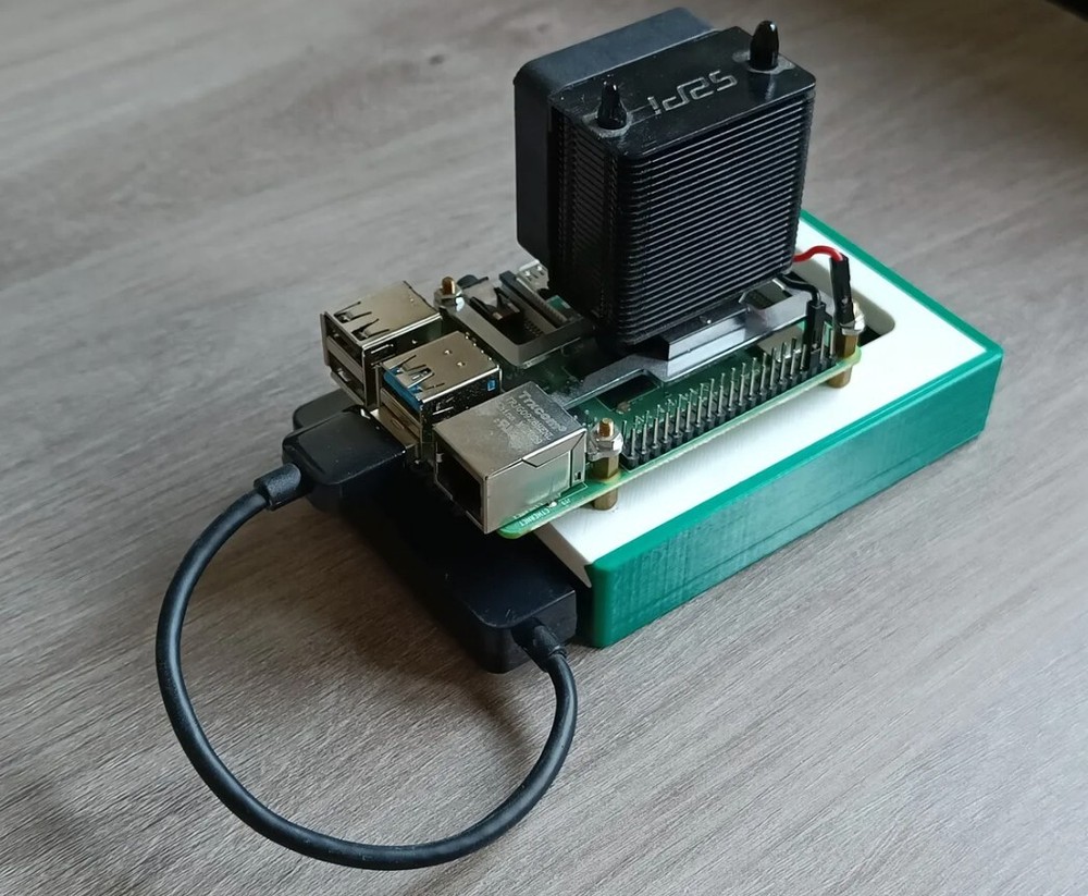 Raspberry Pi 4 Model B SSD Box (White and/or Black)