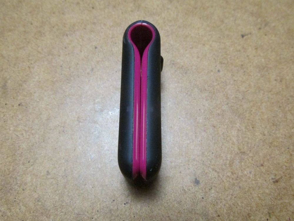 Fitbit Ultra Wireless Activity Tracker F004 & Charger Purple DEAD BATTERY
