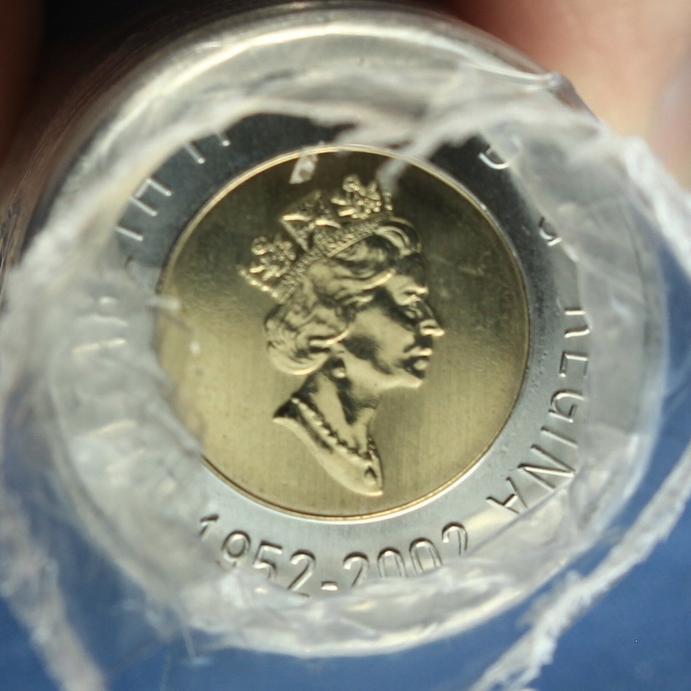 Canada 2002 Toonie 2$ from a Mint Roll (Normal Reverse)