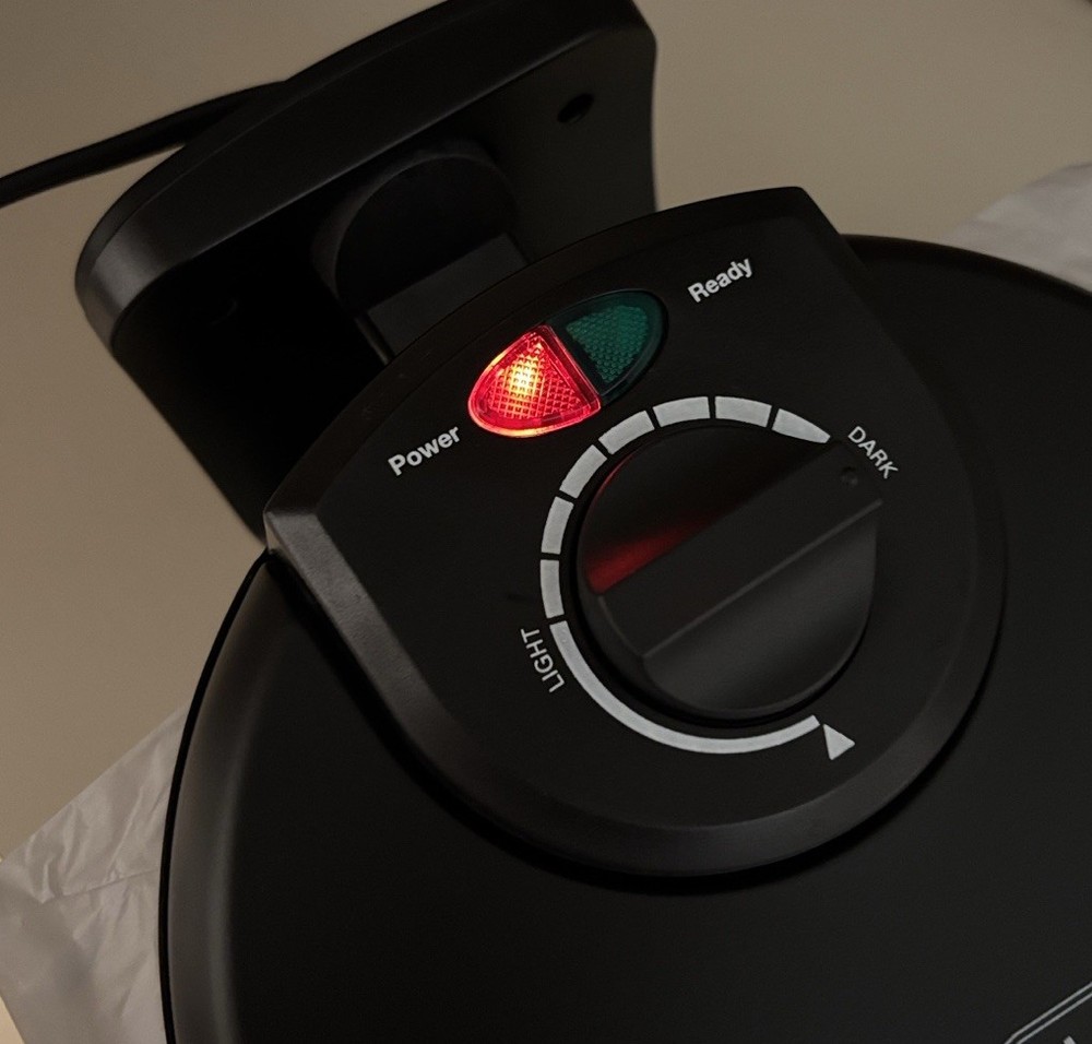 Bella Rotating Belgian Waffle Maker Black