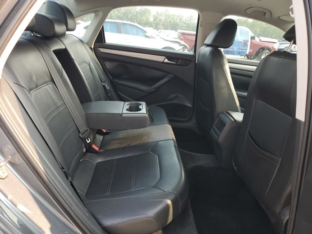 PASSAT 2015 Glove Box 4983770