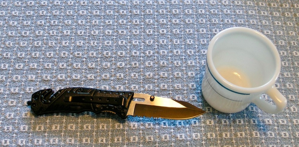 Folding Pocket Knife Black Serrated 3.5" Blade WARTECH, Spring-assist open
