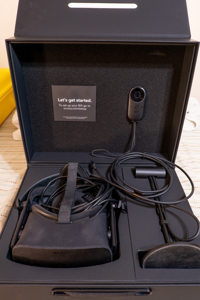 Oculus Rift - Virtual Reality Headset + Touch Controllers & 2x Sensors