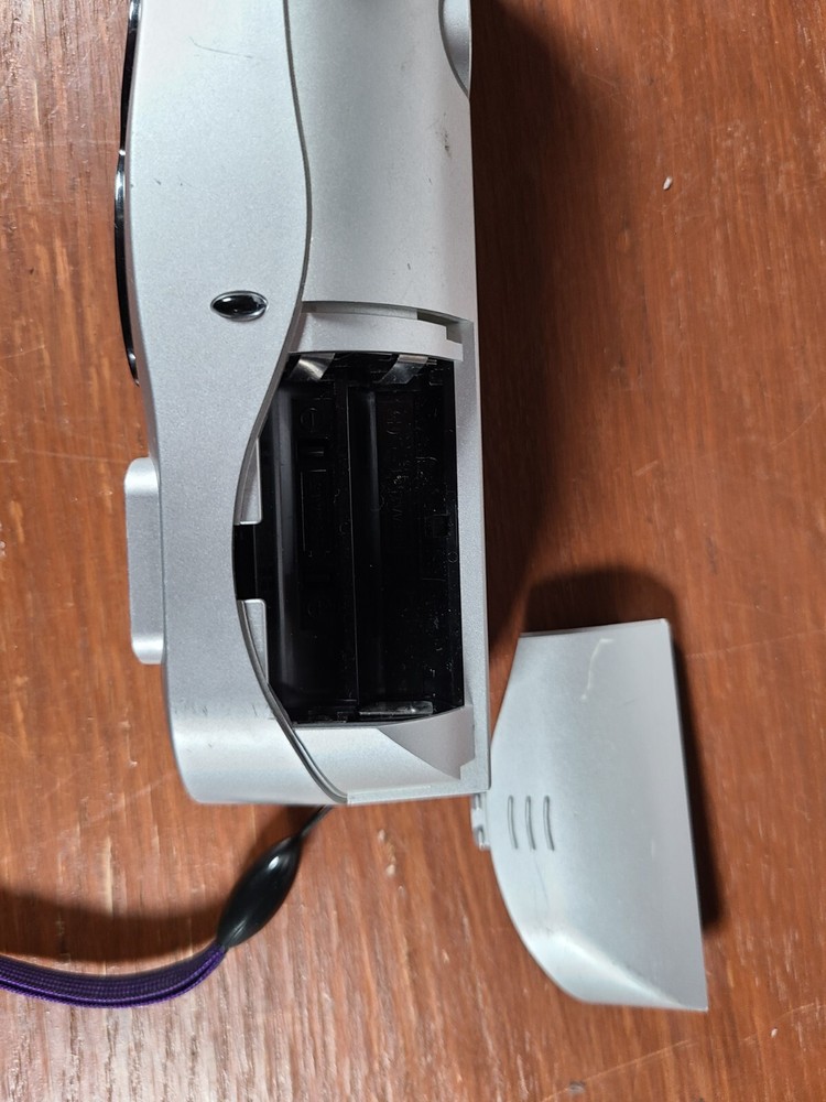 Polaroid I-Zone Instant Pocket Camera - (Untested) Used Silver