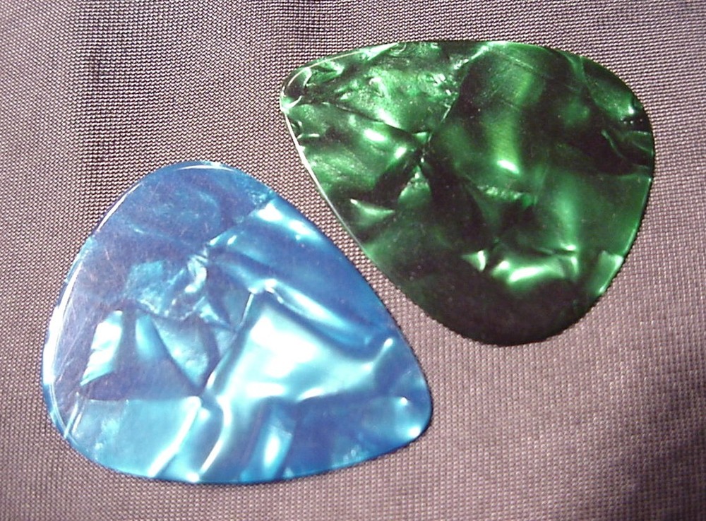 BULK LOT CELLULOID GUITAR PICKS .58mm ASSORTED COLORS