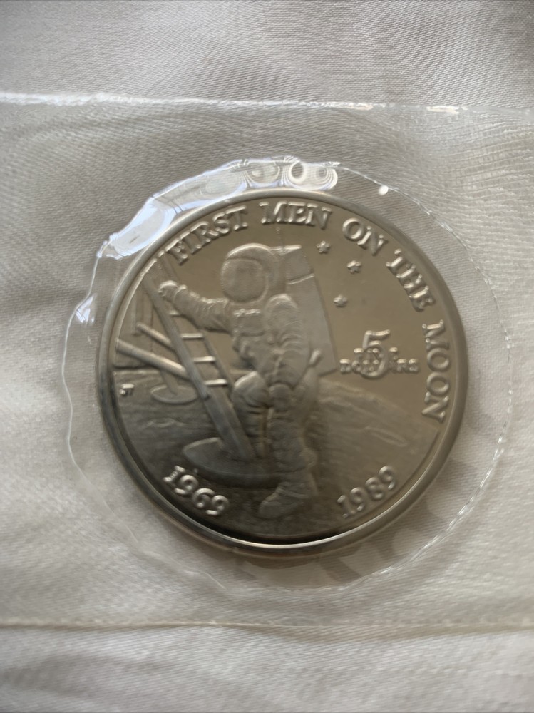 1989 $5  Dollar First Man on the Moon Commemorative Coin