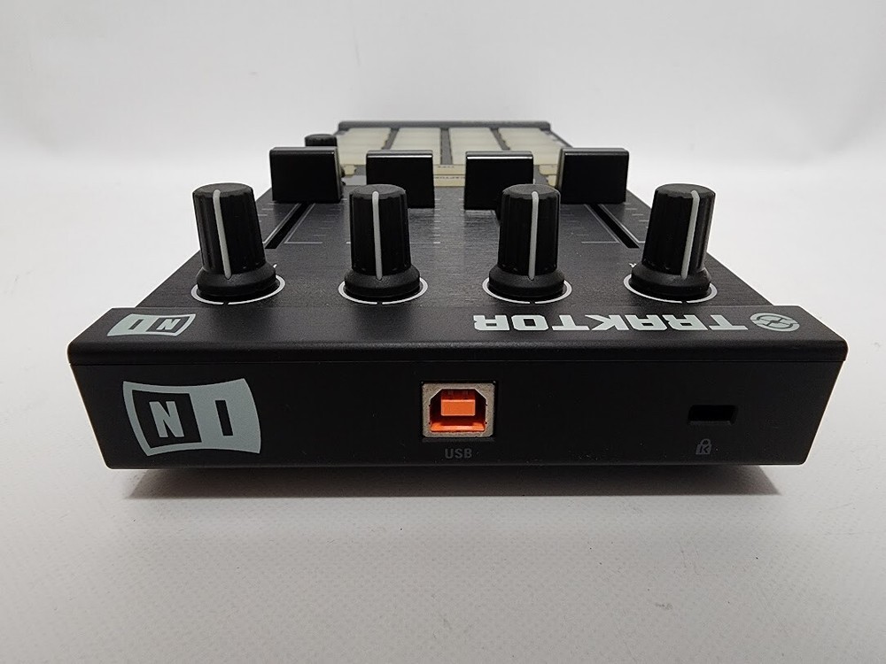 Native Instruments TRAKTOR KONTROL F1 DJ Controller