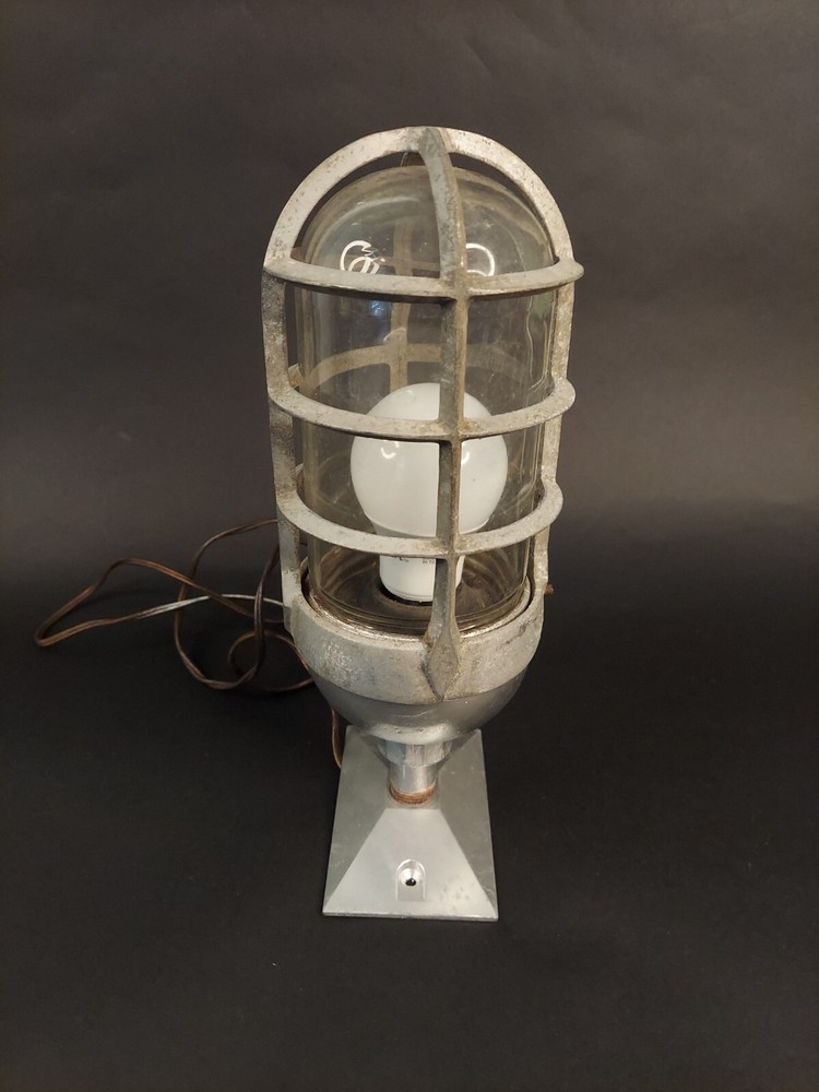 Vintage Simplet Industrial Light Fixture