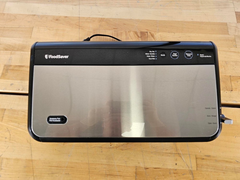 *DOES NOT WORK* FoodSaver Vacuum Sealing System Model FM2900